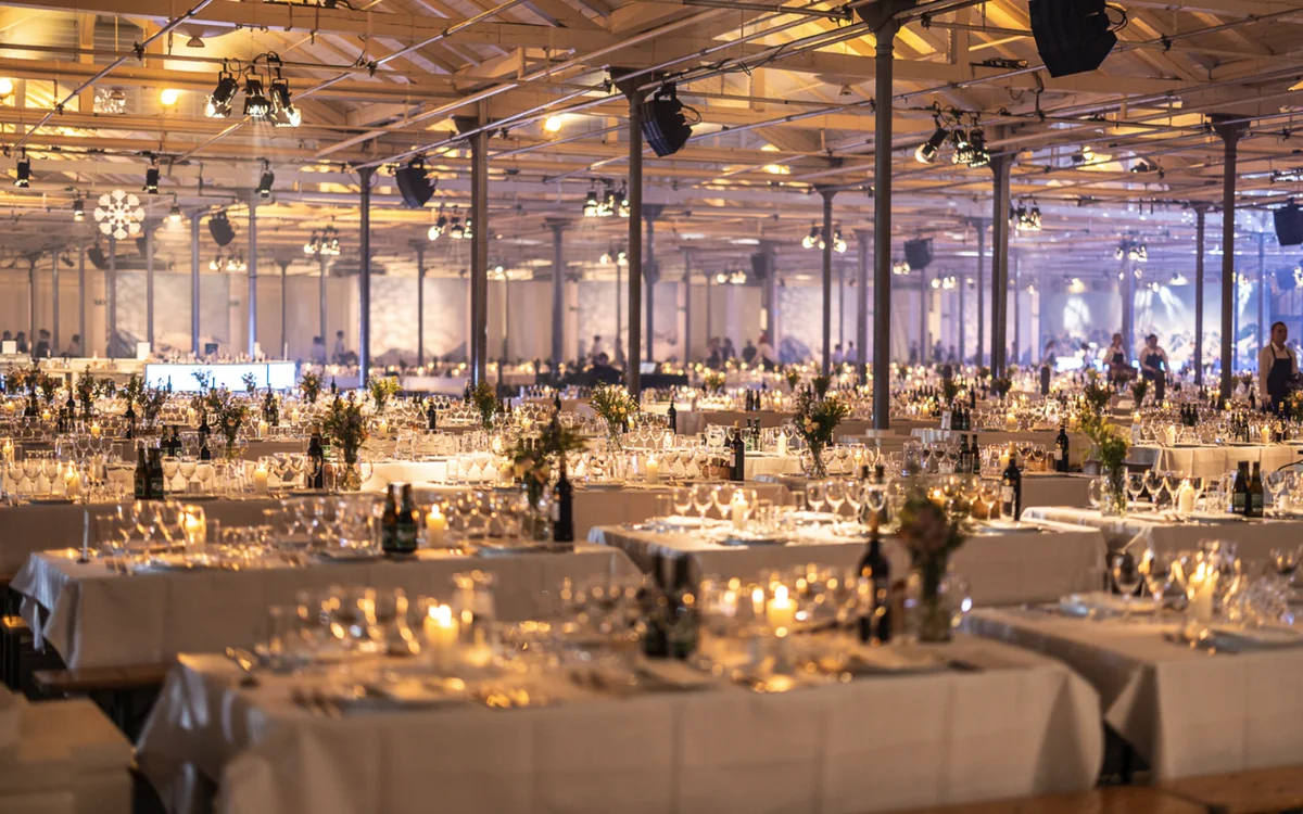 Øksnehallen: A candlelit dinner for hundreds in the old cattle market hall