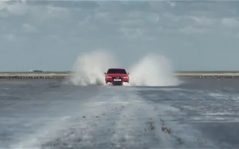 Audi, RS3 vs. H2O: still from the film
